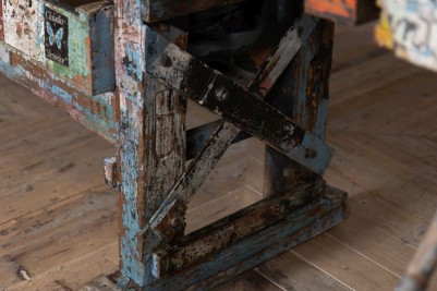 vintage-sideboard-metal-legs