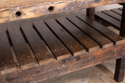 wooden-slats-on-kitchen-island