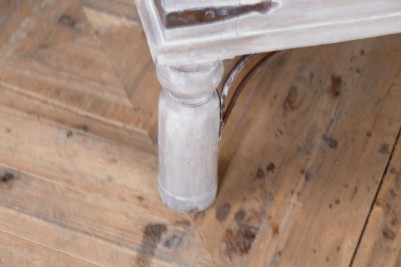 leg-of-white-coffee-table