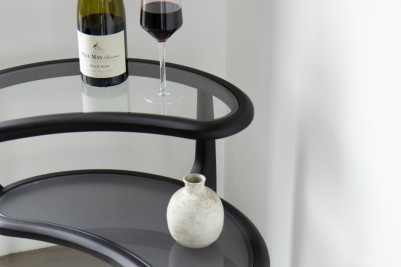 lily-coffee-table-black-glass-detail