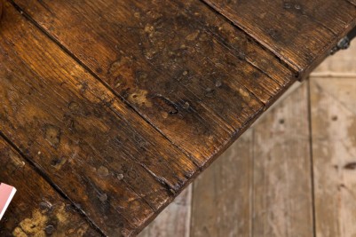 industrial-style-coffee-table-top-detail