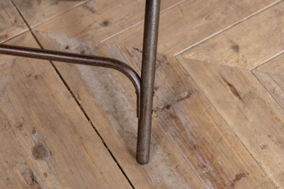 vintage-metal-stacking-chair-leg