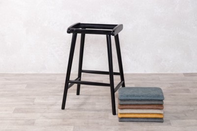 chameleon-counter-stool-in-black-with-seat-pads