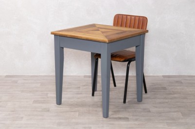 bistro-cafe-table