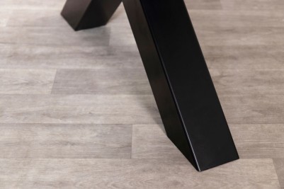 black-table-base