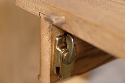 farmhouse-table-detail