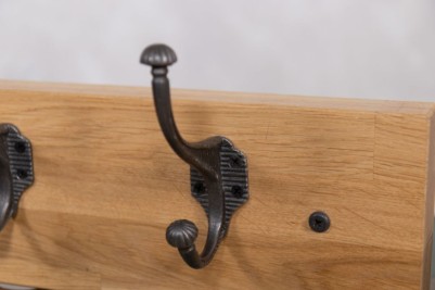 solid-oak-coat-hooks-close-up