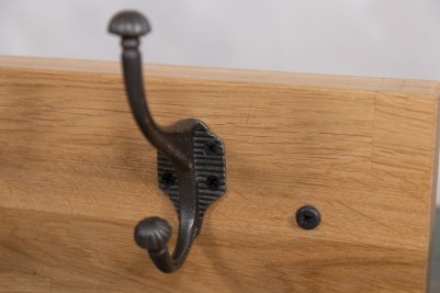 solid-oak-coat-hooks-close-up