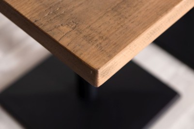 corner-of-pine-table-top