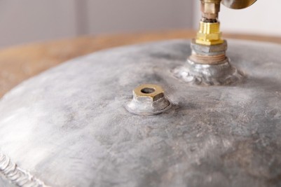 pressure-gauge-table-larger-gauge-close-up