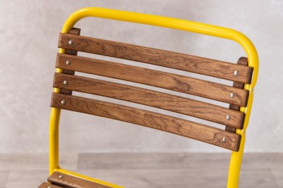 yellow-summer-outdoor-chair-close-up