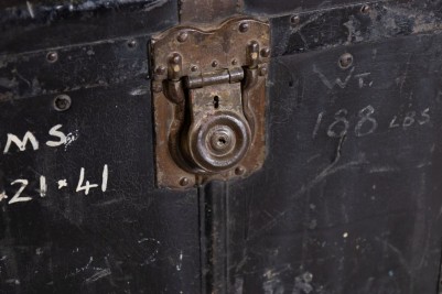 vintage-travelling-trunk-lock