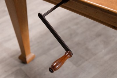 vintage-wind-out-table-handle