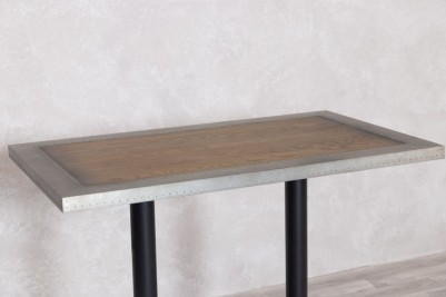 zinc-edge-restaurant-poseur-table