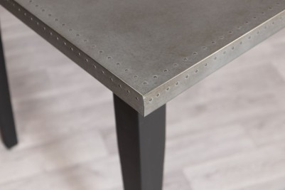 corner-of-zinc-table